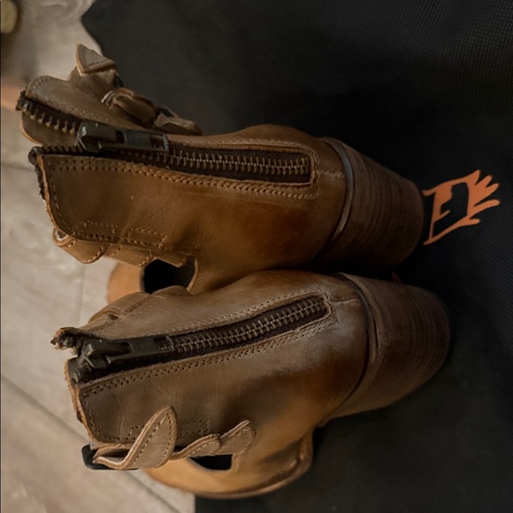 New Freebird Tan Leather Ankle Boots size 7 women’s - Picture 4 of 9